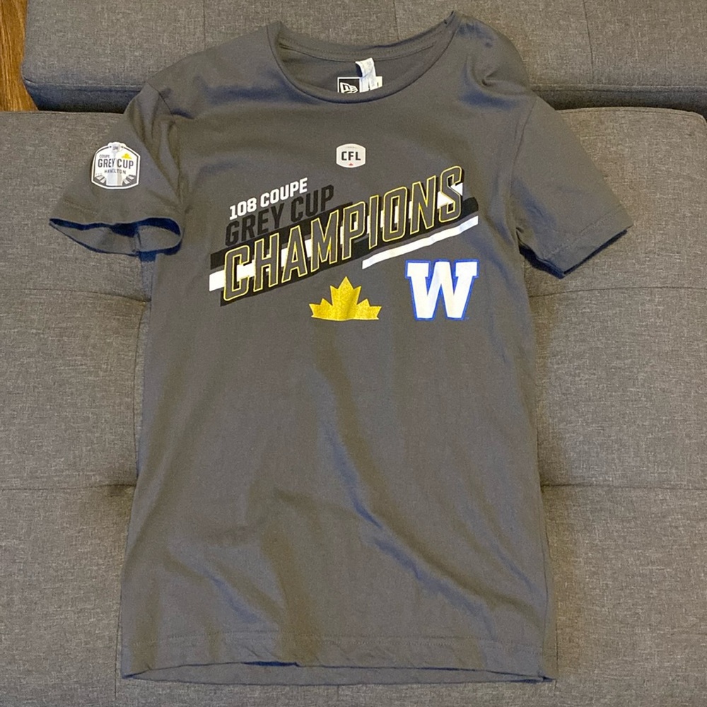 Winnipeg Blue Bombers CFL 2019 Grey Cup Champions Tee T-Shirt NewEra Men’s Small